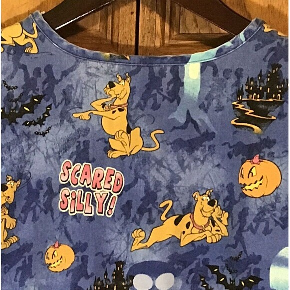 Scooby Doo Scared Silly Scrub Top Women’s S Blue Short Sleeve V-Neck 4 Pockets - Picture 9 of 11